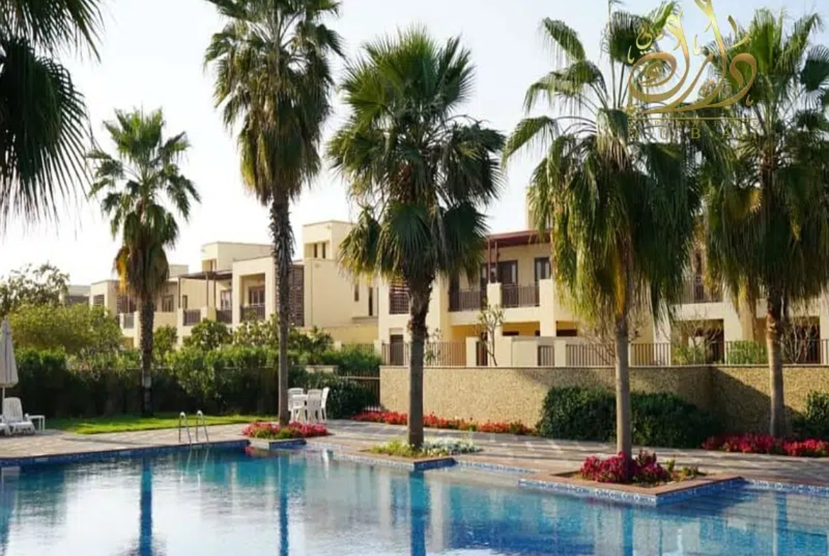 3 Bedrooms Villa for Sale near the Beach in Mina Al Arab